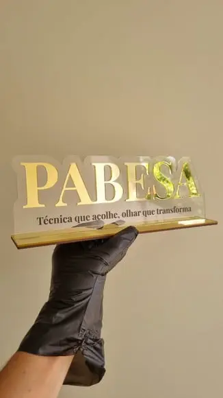Logo de Mesa em Acrílico Transparente Cristal e Espelhado