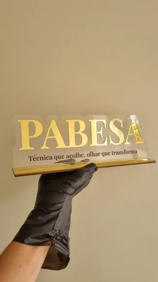 Logo de Mesa em Acrílico Transparente Cristal e Espelhado