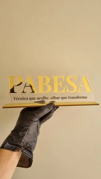 Logo de Mesa em Acrílico Transparente Cristal e Espelhado