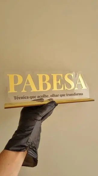 Logo de Mesa em Acrílico Transparente Cristal e Espelhado