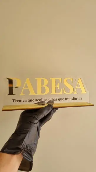Logo de Mesa em Acrílico Transparente Cristal e Espelhado