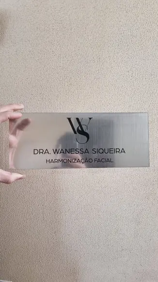 Placa Acrílico Identificação Porta Logo Abs Escovado 30x12cm