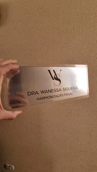 Placa Acrílico Identificação Porta Logo Abs Escovado 30x12cm