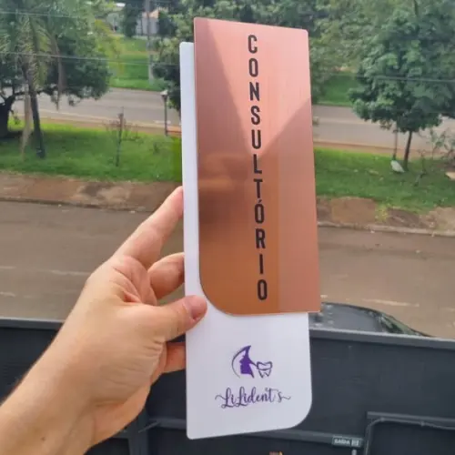 Placa Acrílico Porta Logo Impressão Uv 10x30cm Mod Safira