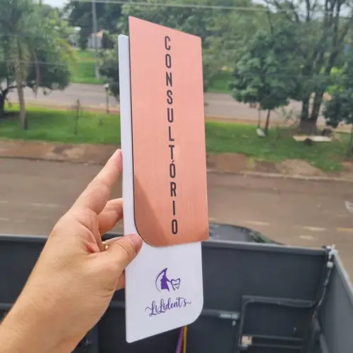 Placa Acrílico Porta Logo Impressão Uv 10x30cm Mod Safira