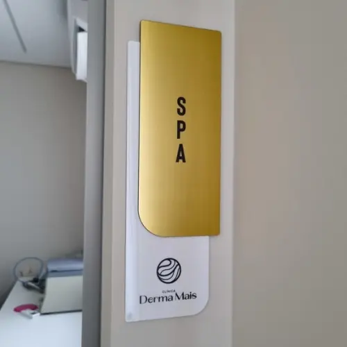 Placa Acrílico Porta Logo Impressão Uv 10x30cm Mod Safira