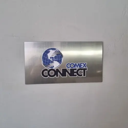 Placa com Logo Abs Escovado Impressão Uv Colorida 30x20cm
