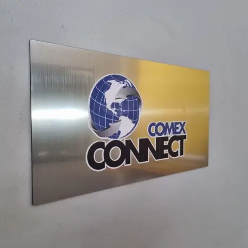 Placa com Logo Abs Escovado Impressão Uv Colorida 30x20cm