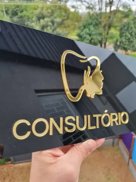 Placa com Logo em Acrílico Espelhado 40x15cm