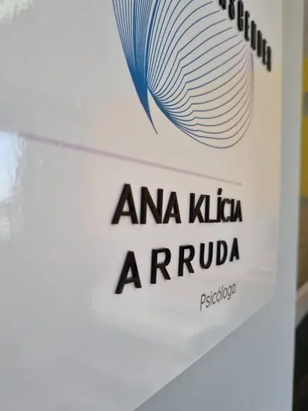 Placa de Identificação Logo Especial com Letras Alto Relevo