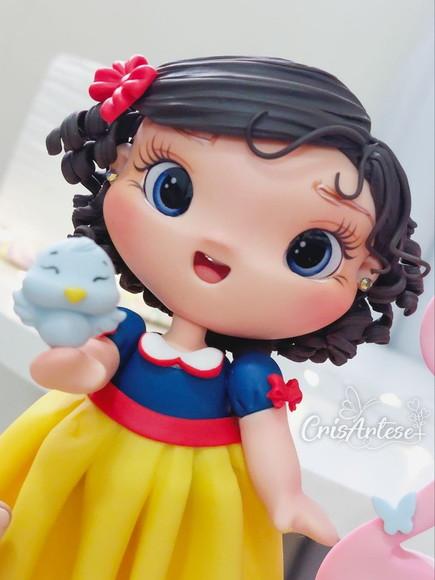 Topo de Bolo com Vela Branca de Neve em Biscuit