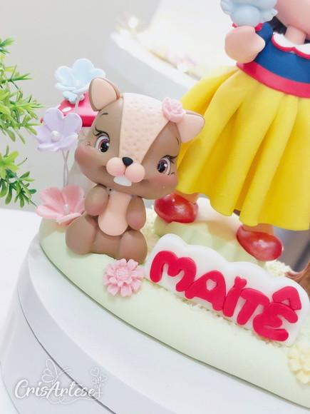 Topo de Bolo com Vela Branca de Neve em Biscuit