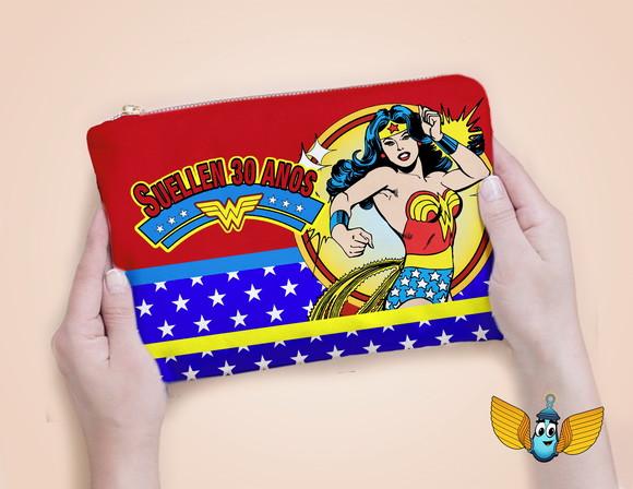 Necessaire para Aniversário Mulher Maravilha