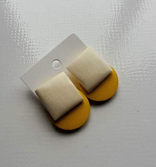 Brinco de Resina Amarelo/nude