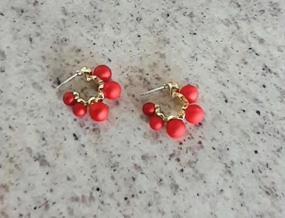 Brinco de Pérolas Vermelho