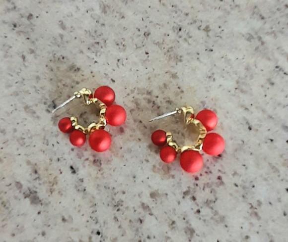 Brinco de Pérolas Vermelho