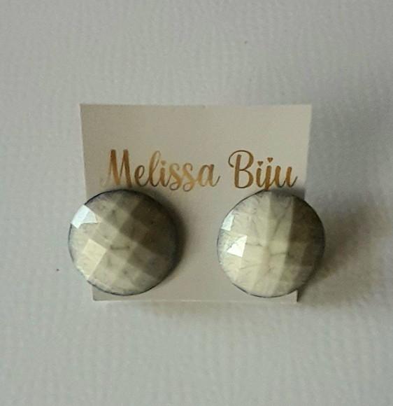 Brinco de Resina Cinza