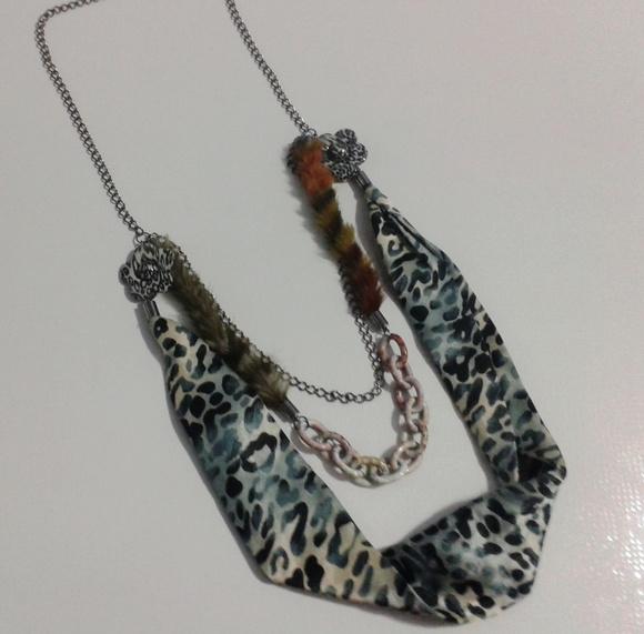 Colar Animal Print