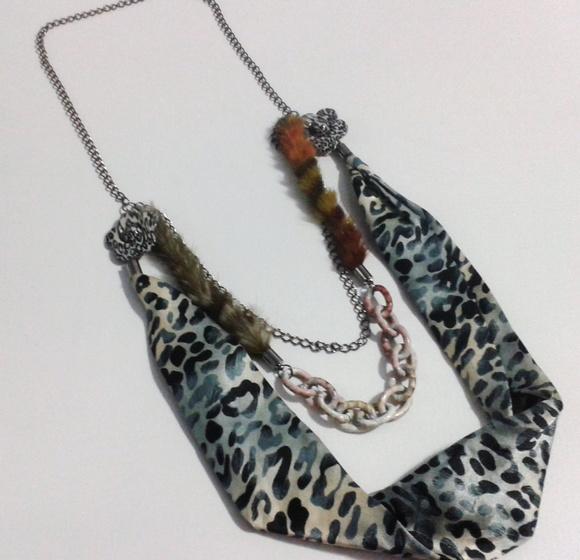 Colar Animal Print