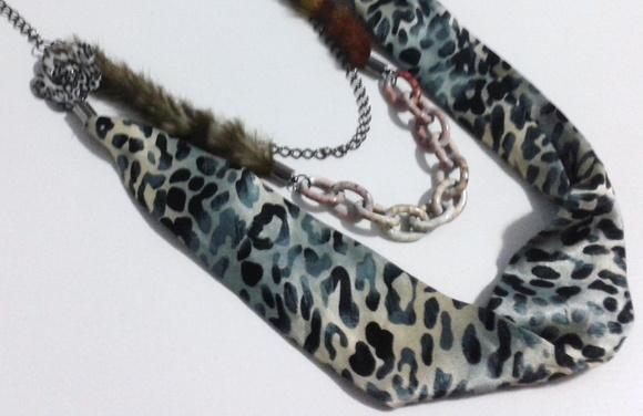 Colar Animal Print
