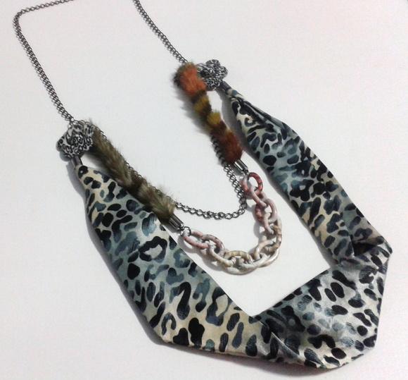Colar Animal Print