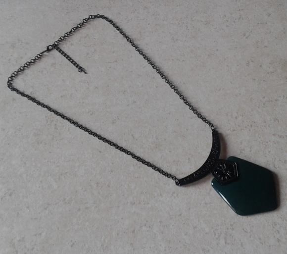 Colar Black/verde