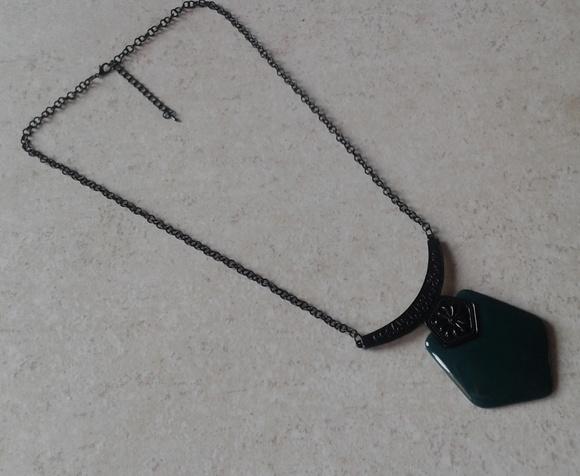 Colar Black/verde