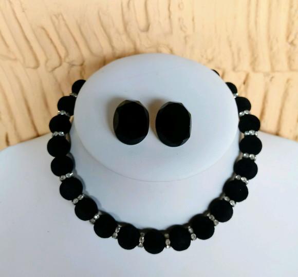 Colar de Bolas de Veludo Black