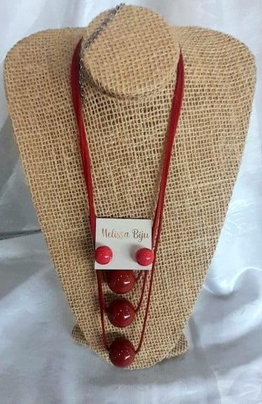 Colar de Bolas Grandes Vermelho Escuro