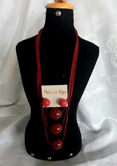 Colar de Bolas Grandes Vermelho Escuro