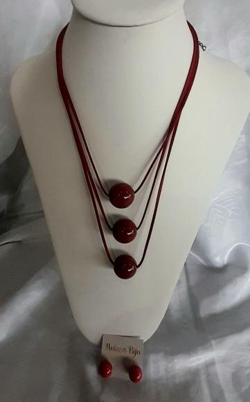Colar de Bolas Grandes Vermelho Escuro