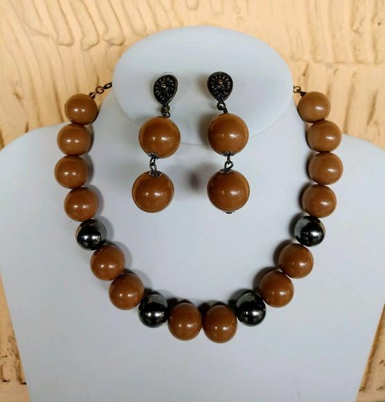 Colar de Bolas Marrom Claro