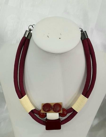 Colar de Cordas Vinho/pedras/brincos