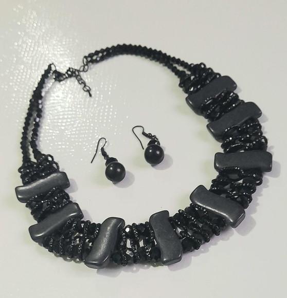 Colar de Festa /cristais/black/madrépérolas