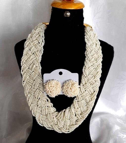 Colar de Miçangas Brancas /brincos