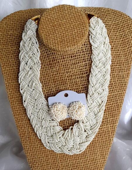 Colar de Miçangas Brancas /brincos