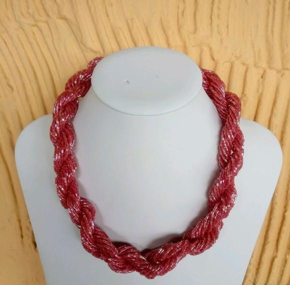 Colar de Miçangas Rosa