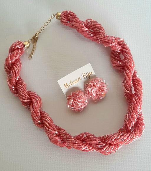 Colar de Miçangas Rosa