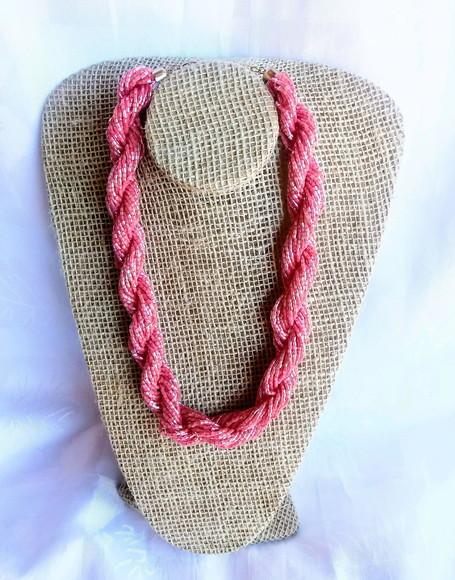 Colar de Miçangas Rosa