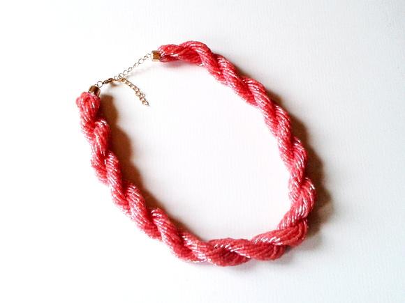 Colar de Miçangas Rosa