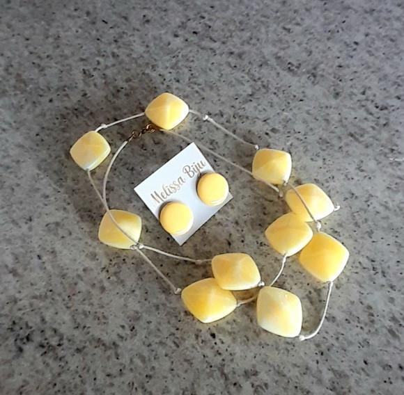 Colar de Resina Amarelo