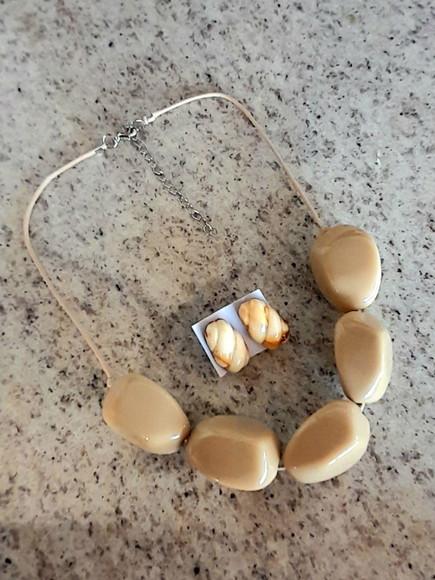 Colar de Resina Bege /brincos