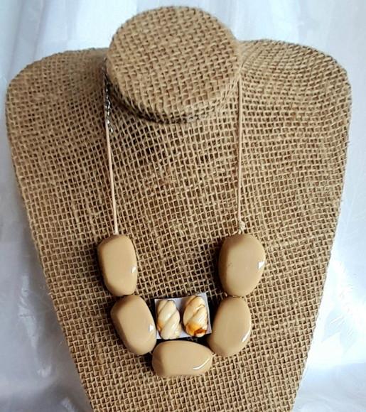 Colar de Resina Bege /brincos