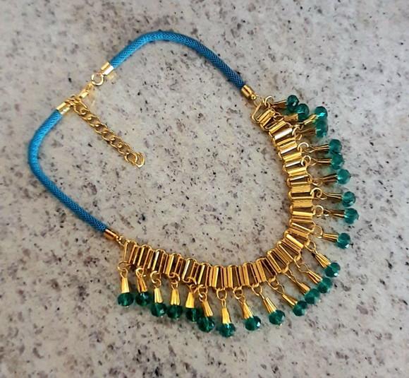 Colar Dourado /cristais