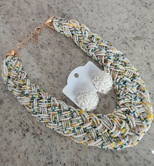 Colar Miçangas Brancas- Brincos