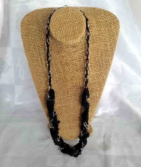 Colar Prateado /preto