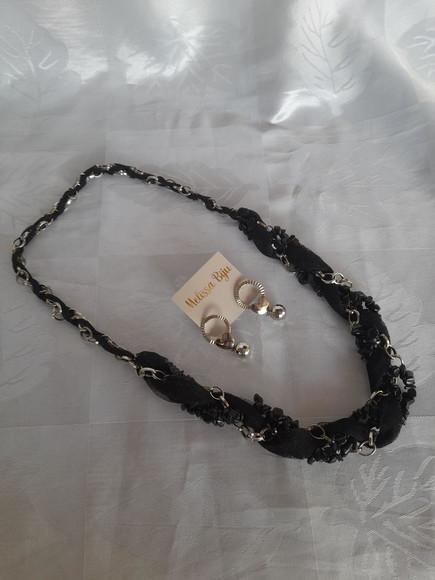 Colar Prateado /preto