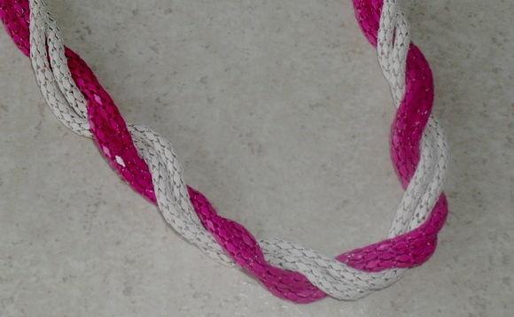 Colar torsade Rosa E Branco