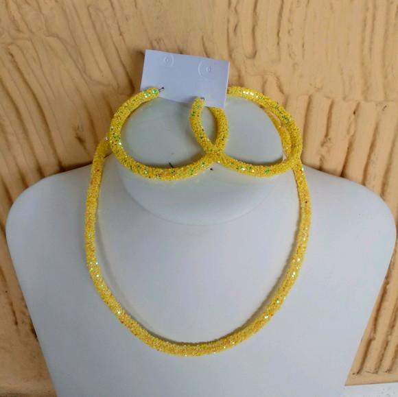 Gargantilha Amarela com Glitter