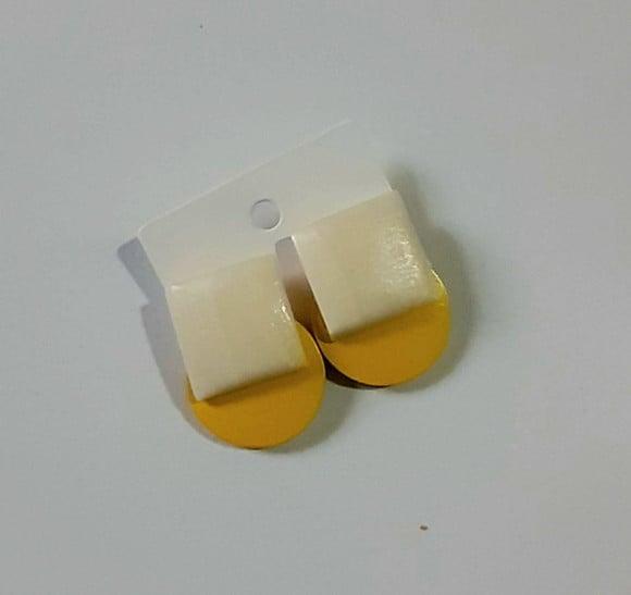 Brinco de Resina Amarelo/nude